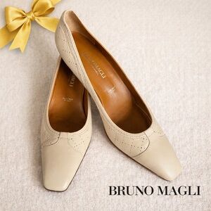 Bruno Magli Italian Leather Perforated Pumps Light Tan Size 10.5